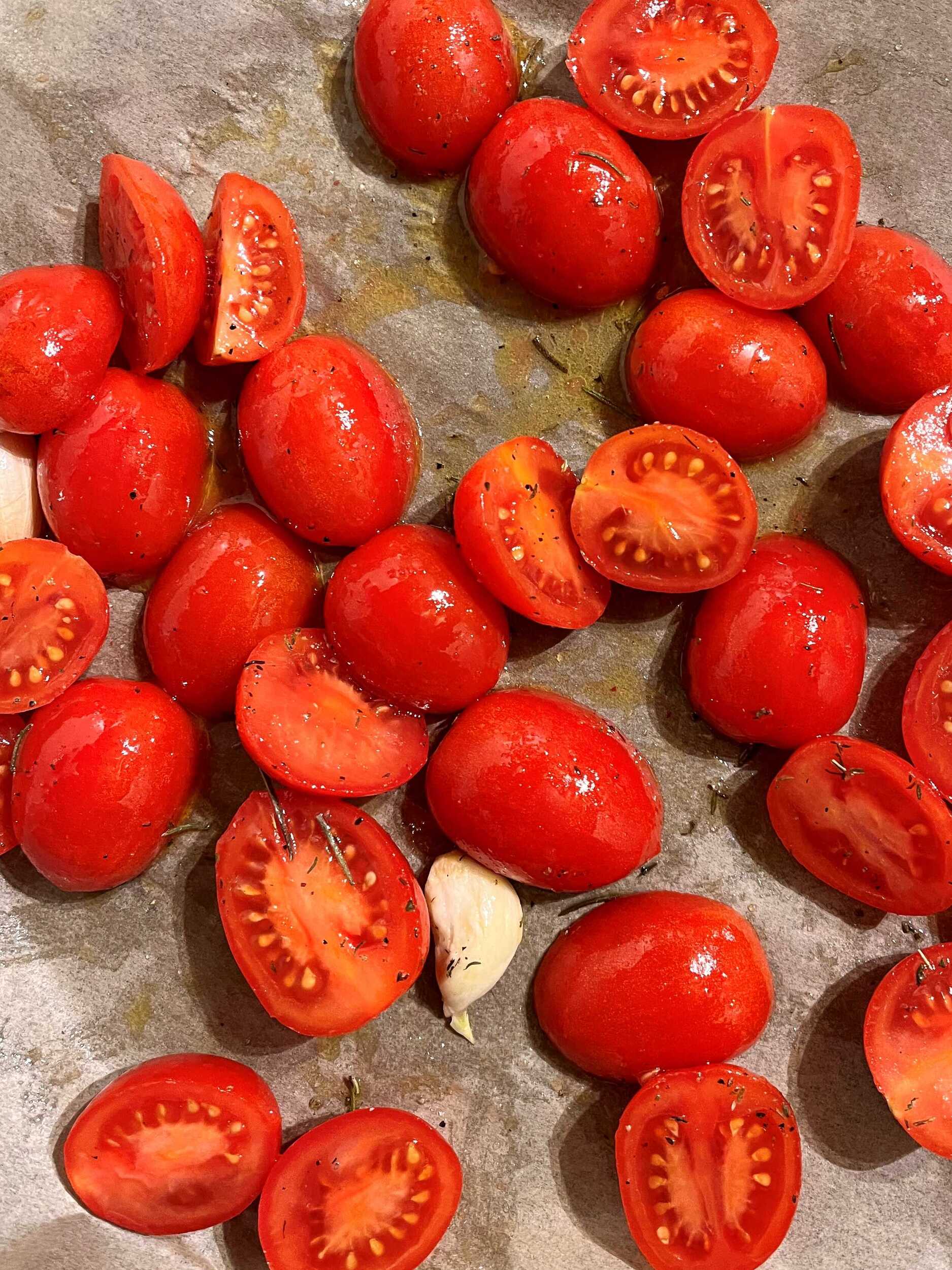 Oven Roasted Tomato and Garlic Pasta Sauce - Feasting on Italy